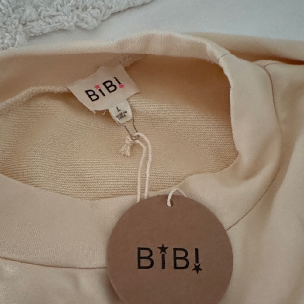 BiBi Cream Ruffle Blouse NWT - Picture 5 of 10